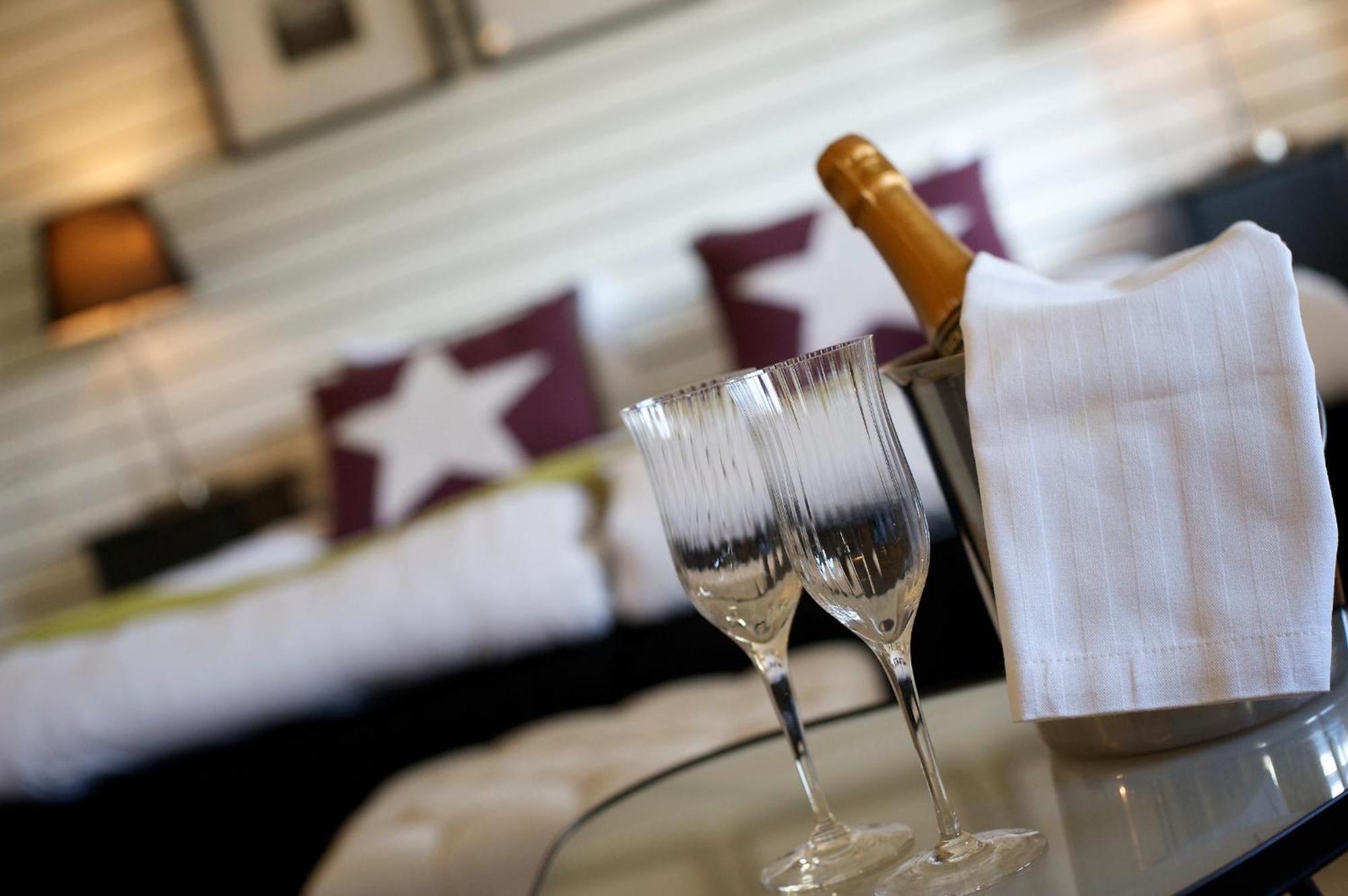 Hotell Tinget Sala Εξωτερικό φωτογραφία